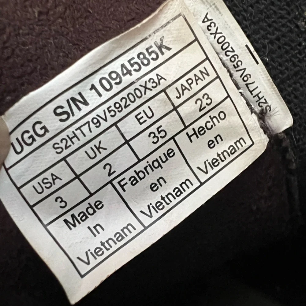 Ugg Joanie bow ankle boot for kids in cognac and dark brown. Size 3